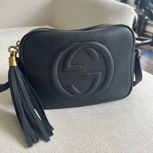 GUCCI PEBBLED SMALL SOHO DISCO BAG in Black